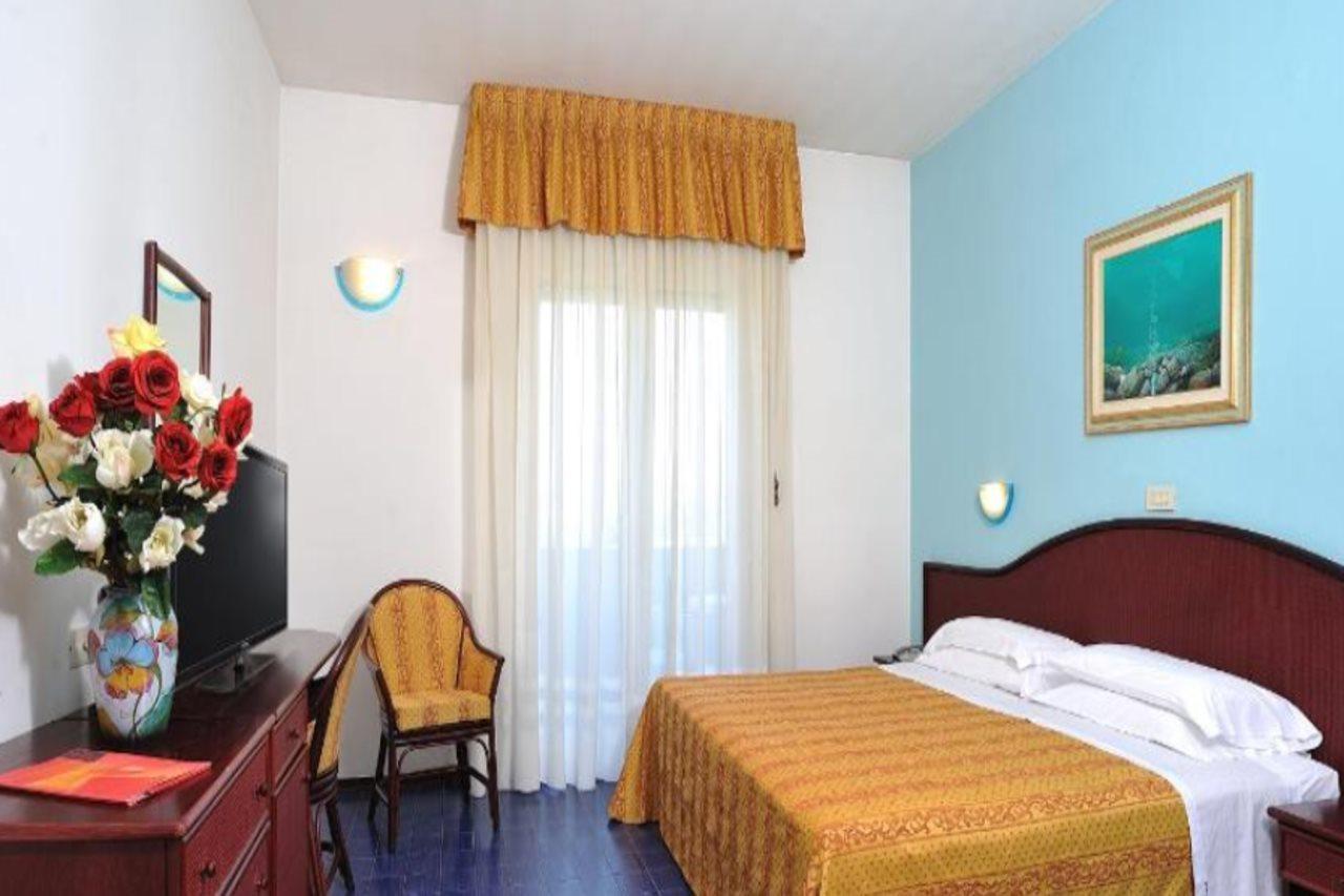 Hotel Vittoria Riccione Extérieur photo