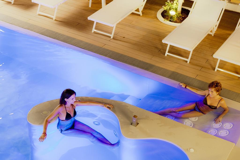 Hotel Vittoria Riccione Extérieur photo