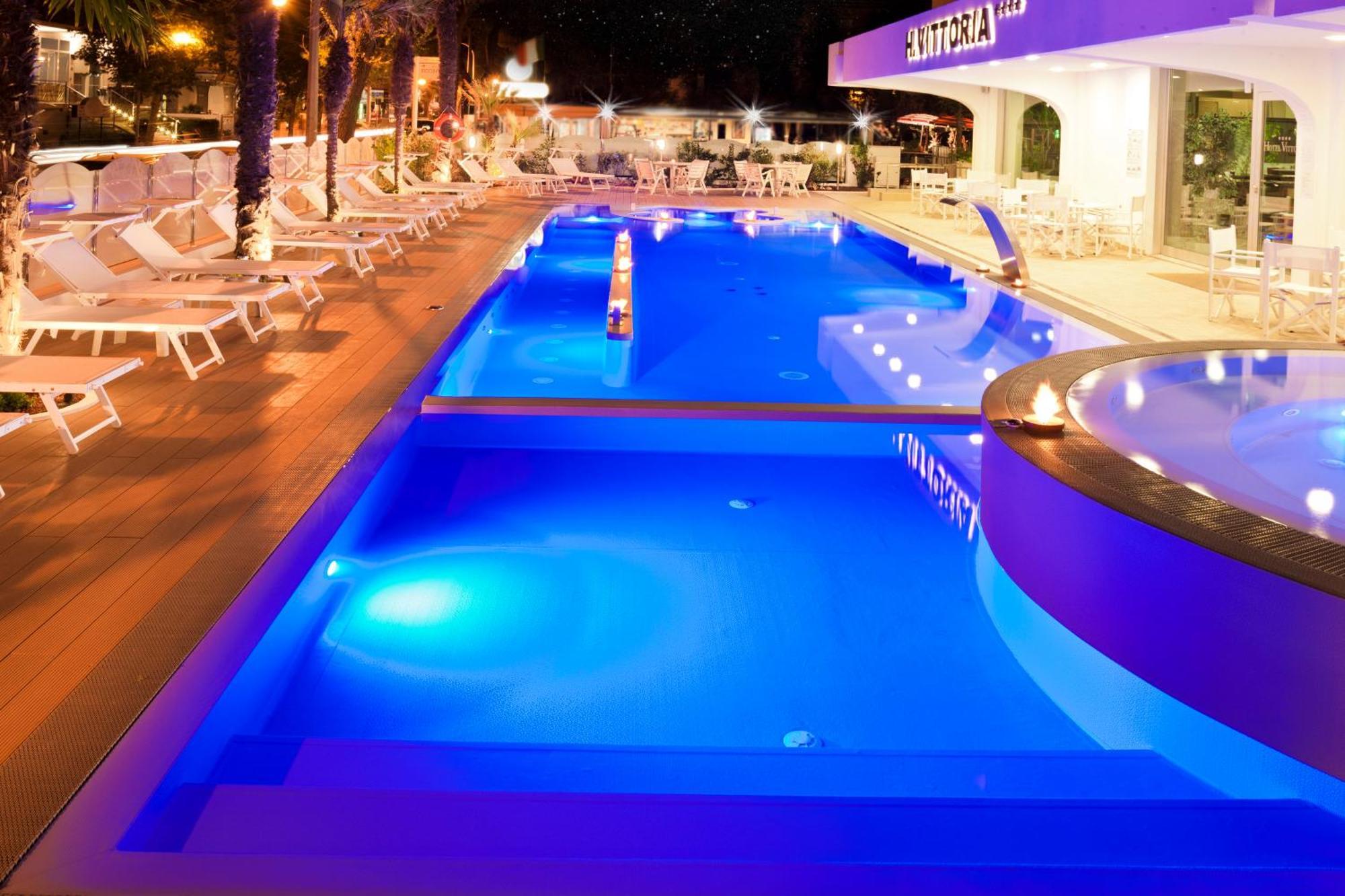 Hotel Vittoria Riccione Extérieur photo