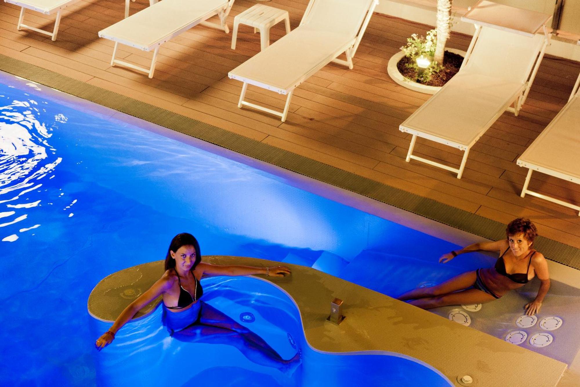 Hotel Vittoria Riccione Extérieur photo