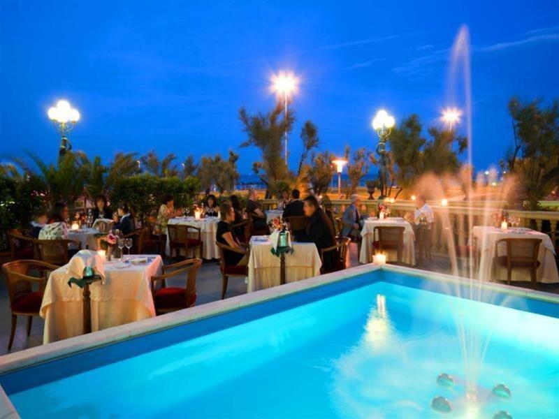 Hotel Vittoria Riccione Extérieur photo