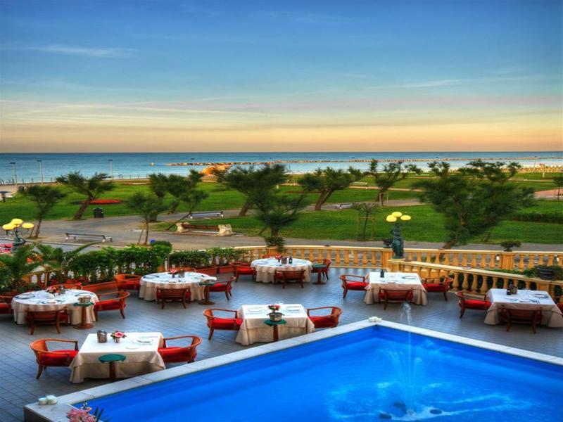 Hotel Vittoria Riccione Extérieur photo
