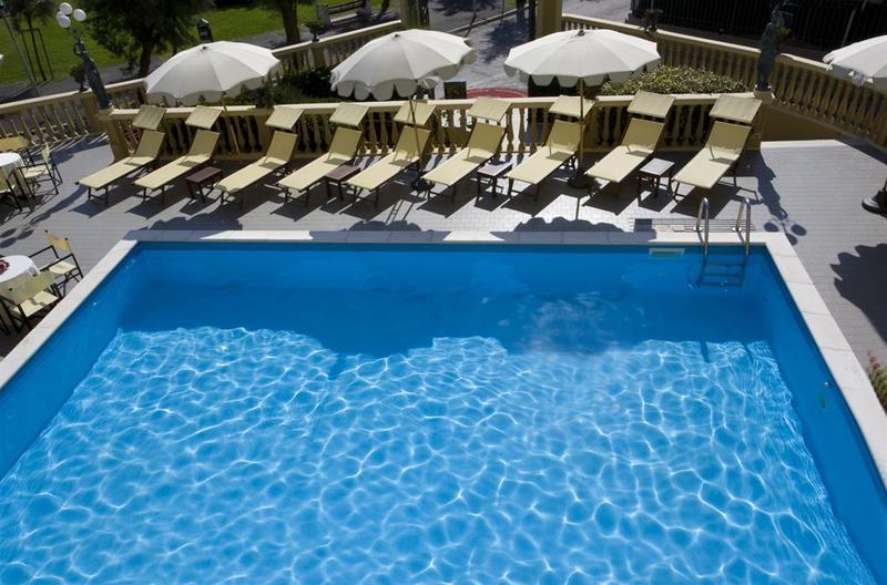 Hotel Vittoria Riccione Extérieur photo