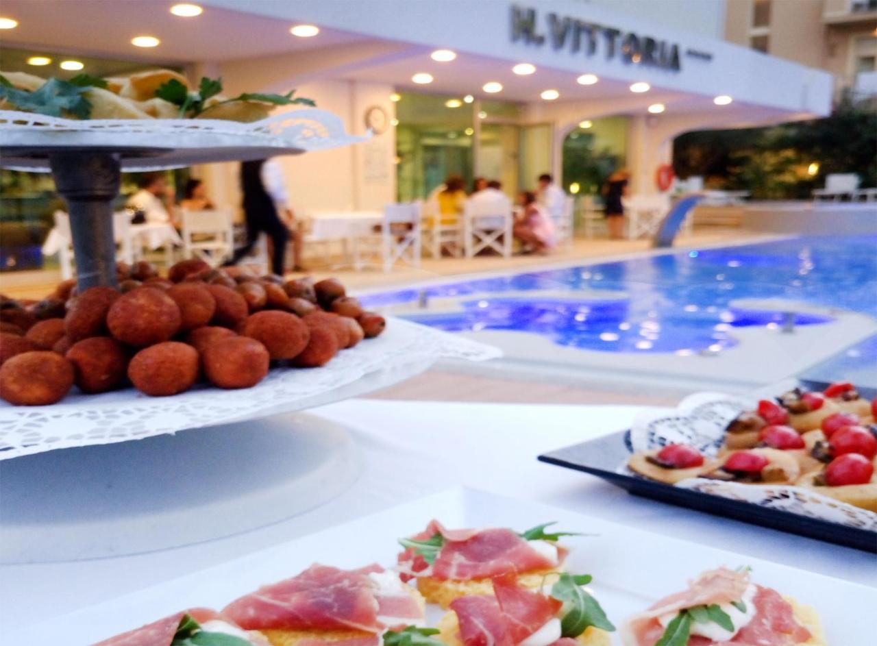 Hotel Vittoria Riccione Extérieur photo