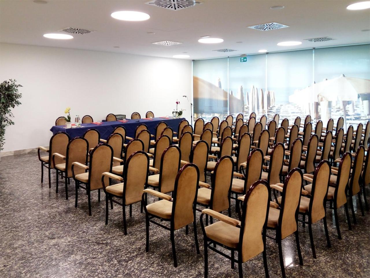 Hotel Vittoria Riccione Extérieur photo