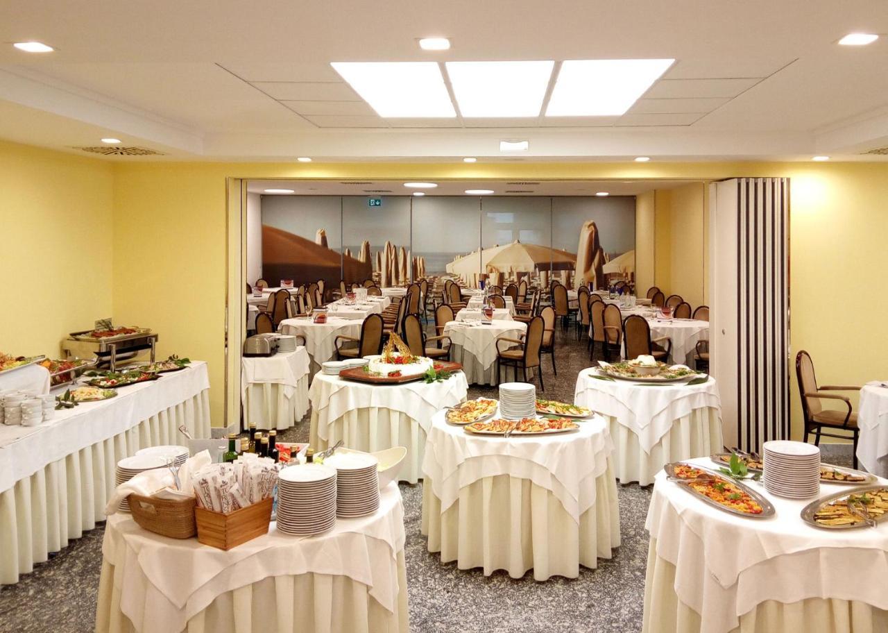 Hotel Vittoria Riccione Extérieur photo