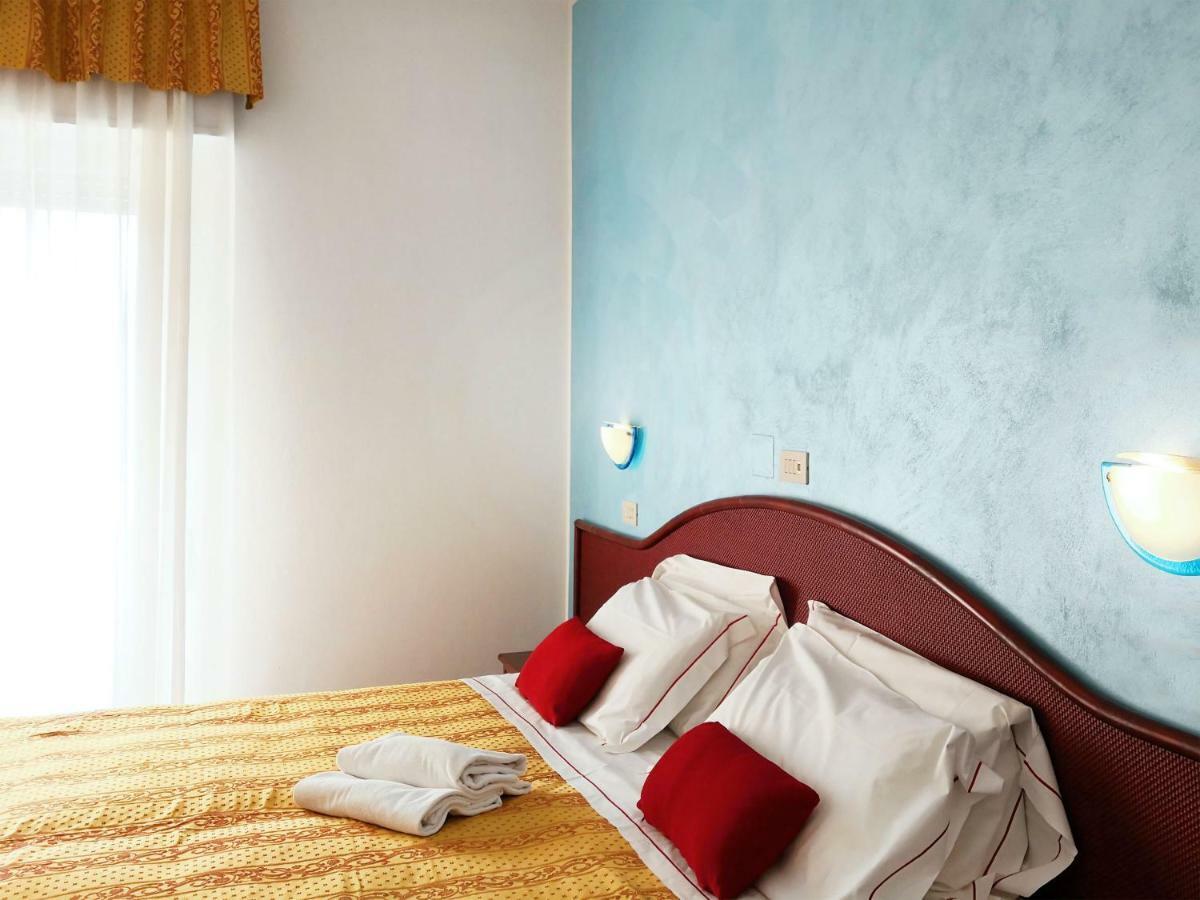 Hotel Vittoria Riccione Extérieur photo